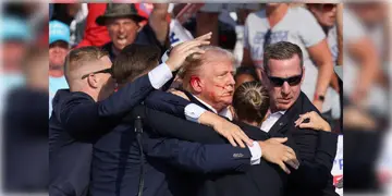 Read more about - Donald Trump | প্রাক্তন প্রেসিডেন্ট ডোনাল্ড ট্রাম্পকে লক্ষ্য করে গুলি! ভরা সমাবেশে গুলিতে নিহত ১!