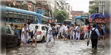 Read more about - Weather Update | রাজ্যজুড়ে দুর্যোগ, বজ্রবিদ্যুৎ সহ বৃষ্টির আশঙ্কা মহানগরে, একনজরে কলকাতার আজকের আবহাওয়া আপডেট
