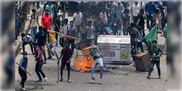 Read more about - Bangladesh Prisoners | বাংলাদেশে ছাত্র আন্দোলন চলার সময়ে  কারাগার থেকে পালিয়ে যায় প্রায় ২ হাজার বন্দি