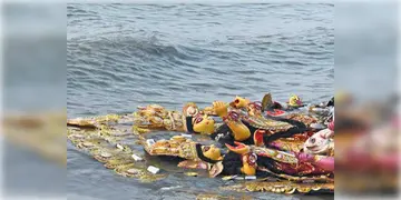 Read more about - Kolkata Police | প্রতিমা বিসর্জনের সময় অঘটন রুখতে তৎপর কলকাতা পুলিশ, গঙ্গাবক্ষে মোতায়েন মাঝি আর দাঁড়িরা