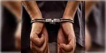 Read more about - বাস্তবের রবিনহুড! লুঠের টাকায় দামী গাড়ি, গরিবদেরও প্রচুর দানধ্যান, গ্রেফতার যুবক