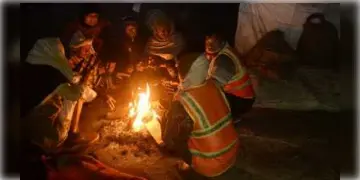 Read more about - শীতের শুরুতেই শৈত্যপ্রবাহের সতর্কবার্তা জারি করা হল! জানুন কেমন থাকবে উত্তরবঙ্গ ও দক্ষিণবঙ্গের আবহাওয়া