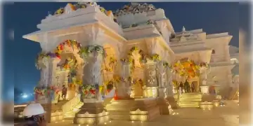 Read more about - Ayodhya Ram Mandir | লোহা বা স্টিল নয়, কেবল পাথর দিয়েই তৈরী রামমন্দির! দেখুন ফুলের মালায় সেজে ওঠা রাম মন্দিরের অন্দরমহলের ফার্স্ট লুক!