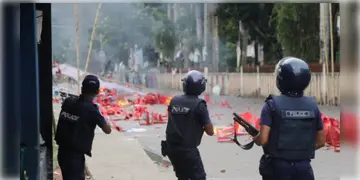 Read more about - Bangladesh | বঙ্গবন্ধুর গোপালগঞ্জে ধুন্ধুমার, সেনা ও পুলিশের গুলিতে নিহত ৪, এলাকায় জারি কার্ফু