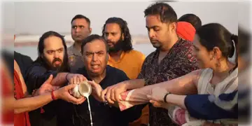 Read more about - Ambani at Mahakumbh | মহাকুম্ভে সপরিবারে মোক্ষের ডুব দিলেন মুকেশ আম্বানি!