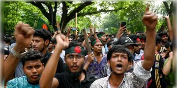 Read more about - Bangladesh | বাংলাদেশে বেড়েই চলেছে বেকারত্বের হার! দ্বিতীয় ত্রেমাসিকে ২৬ লক্ষ ৬০ হাজারে পৌঁছলো ওপারের বেকারের সংখ্যা
