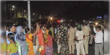 Read more about - Patna | ইন্দ্রপুরীর ২ শিশু হত্যাকাণ্ডে বিক্ষোভ পাটনার জনতার, জ্বালানো হলো পুলিশভ্যান, আহত ৫ পুলিশকর্মী