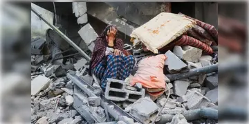 Read more about - Israel-Hamas War | যুদ্ধবিরতি শেষ হতেই ইজরায়েলি হামলায় মৃত্যুমিছিল গাজায়! পাল্টা রকেট ছুড়লো হামাসও!