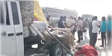 Read more about - Mahakumbh 2025 | মহাকুম্ভ থেকে ফেরার পথে ভয়াবহ দুর্ঘটনা! যাত্রীবাহী গাড়ির সঙ্গে ট্রাকের সংঘর্ষ ! মৃত্যু ৬ পুণ্যার্থীর!