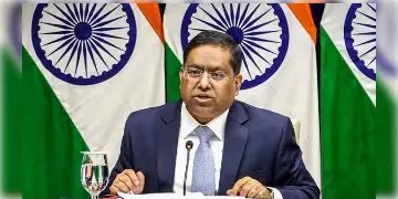 Read more about - MEA | “ভারত অবৈধ অভিবাসনের বিপক্ষে"! ভিসা শেষ হয়ে যাওয়ার পরও ভিন দেশে বসবাস নিয়ে কড়া বার্তা বিদেশমন্ত্রকের