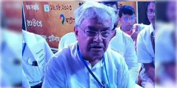 Read more about - Howrah Minister | গাড়িতে ট্রাকের সজোরে ধাক্কা, অল্পের জন্যে রক্ষা পেলেন পঞ্চায়েত মন্ত্রী প্রদীপ মজুমদার