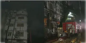 Read more about - Machuabazar Fire | বড়বাজার অগ্নিকান্ডে কাঠগড়ায় অগ্নি নির্বাপন ব্যবস্থা, ১৪ প্রাণের দায় কার? উঠছে প্রশ্ন