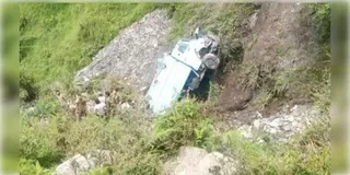 Read more about - Jammu Kashmir | জম্মু ও কাশ্মীরে নিয়ন্ত্রণ হারিয়ে খাদে পড়লো সেনার গাড়ি! মৃত্যু ৩ জন জওয়ানের, আহত ১৫ জন!