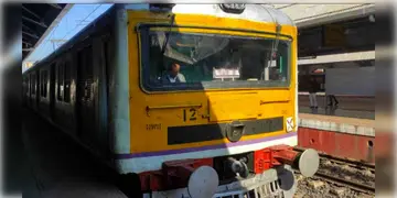Read more about - Local Train । সপ্তাহান্তে প্রায় ৭ ঘণ্টা একাধিক লোকাল ট্রেন বাতিল, ভোগান্তির আশংকা নিত্যযাত্রীদের