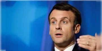 Read more about - করোনা আক্রান্ত হয়েছেন ফরাসি প্রেসিডেন্ট মাকরঁ, আপাতত সেলফ আইসোলেশনে রয়েছেন তিনি।