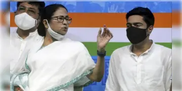 Read more about - ভিন রাজ্যে প্রভাব বিস্তারের লড়াই, মুখ্যমন্ত্রী ঘাস ফুল কে মেলে ধরতে চান জাতীয় স্তরে
