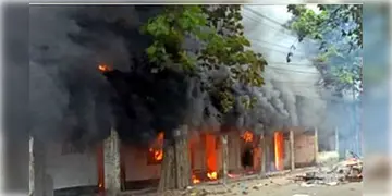 Read more about - Bangladesh । হিংসার আগুন অব্যাহত বাংলাদেশে, আগুনে পুড়লো আওয়ামি লিগ নেতার বাড়ি, মৃত ২