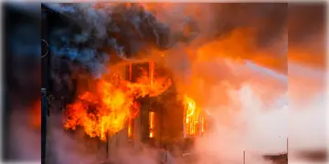 Read more about - Fire Break Out | কাঁকুড়গাছিতে বিদ্ধংসী অগ্নিকান্ড! ঘটনাস্থলে দমকলের ২০টি ইঞ্জিন