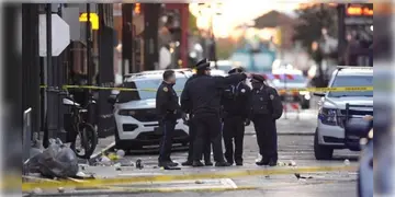 Read more about - New Orleans Car Attack । নববর্ষের ভোরে বেপরোয়া গুলি চালানো দুষ্কৃতী আসলে ISIS জঙ্গি : FBI