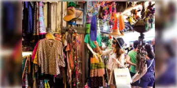 Read more about - Shopping Festival | দুর্গাপুজোয় কলকাতায় বড় আকর্ষণ! শহরে হবে আন্তর্জাতিক ‘শপিং ফেস্টিভ্যাল’!