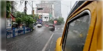 Read more about - অপেক্ষার অবসান, কলকাতাবাসীদের জন্য সুখবর! বৃষ্টিপাতের আশঙ্কার কথা জানাল হাওয়া অফিস