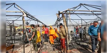 Read more about - Mahakumbh Fire | ফের মহাকুম্ভে অগ্নিকান্ড! ঘটনাস্থলে দমকলের তিনটি ইঞ্জিন