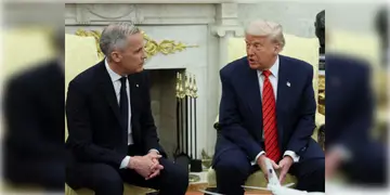 Read more about - Trump Tariff | কানাডার ওপর ৩৫% শুল্কের খাঁড়া, প্রতিশোধের কথা ভাবলে বাড়বে পরিমান !- হুঁশিয়ারি ট্রাম্পের