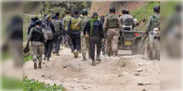 Read more about - Pakistan violates ceasefire | নিয়ন্ত্রণরেখায় গুলি বর্ষণ পাক-সেনার, পাল্টা ভারতের, কুলগামে আটক ২ জঙ্গি