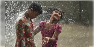 Read more about - West Bengal Weather | চতুর্থ দফা তাপপ্রবাহের স্পেলের মধ্যে বৃষ্টির পূর্বাভাস! আগামী সপ্তাহেই বঙ্গের একাধিক জেলায় হতে পারে বৃষ্টি!