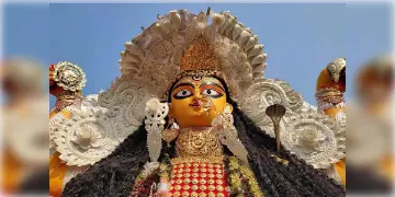 Read more about - Jagadhatri Puja 2023 | জগদ্ধাত্রী পূজার নবমীতে ভক্তদের ভিড় চন্দননগর-কৃষ্ণনগরে! দেখুন বিখ্যাত পুজোর ঝলক! জানুন কেন দেবীর পদতলে থাকে হস্তিমুন্ড?