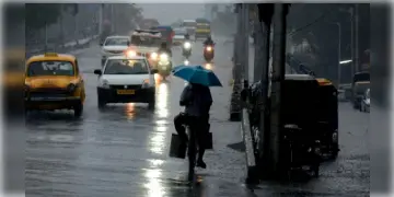 Read more about - ফের বৃষ্টির আশঙ্কা বঙ্গে! শীত বিদায় নেওয়ার মুখে গত রবিবার বৃষ্টিপাত হতে পারে দুই বঙ্গ