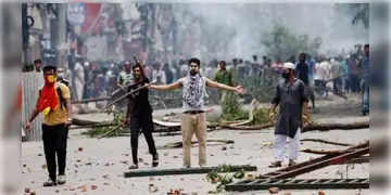 Read more about - Bangladesh Quota Movement | বাংলাদেশে আন্দোলনের জেরে মৃতের সংখ্যা বেড়ে ১০৫! গোটা দেশজুড়ে জারি কারফিউ