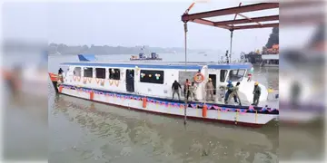 Read more about - Ferry । এবার সৌরশক্তি এবং ব্যাটারিতে চলবে ‘ঢেউ’, নয়া জলযান উদ্বোধন করলো গার্ডেনরিচের জাহাজ নির্মাণ সংস্থা