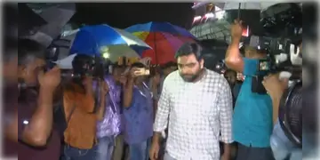 Read more about - R G Kar | মুখ্যমন্ত্রীর বাসভবনে জুনিয়র ডাক্তারদের সঙ্গে বৈঠক, ' জাস্টিস ফর আরজি কর ' স্লোগান তুলে ডাক্তাররা পৌঁছলেন কালীঘাটে