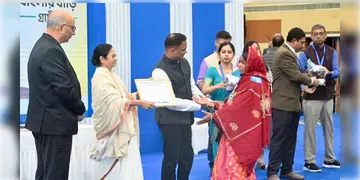 Read more about - Banglar Bari Project । ‘বাংলার বাড়ি’ প্রকল্পের উদ্বোধন করলেন মুখ্যমন্ত্রী, প্রথম দফায় ৪২ জন পেলো অনুমোদনপত্র