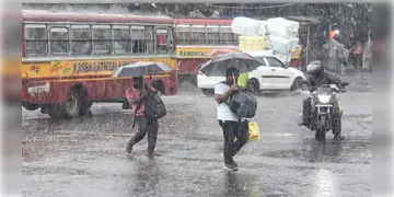 Read more about - Weather Update | কলকাতার আকাশে ঘূর্ণাবর্তের কালো মেঘ, ভারী থেকে অতিভারী বৃষ্টির সম্ভাবনা মহানগরে