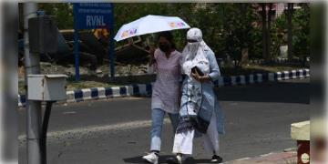 Read more about - Weather Update | বৈশাখী ঝড়ে জেরবার কলকাতা, একনজরে মহানগরীর সম্পূর্ণ আবহাওয়া আপডেট