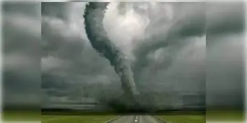 Read more about - আজ দুপুর ১২টার মধ্যে রয়েছে টর্নেডোর আশঙ্কা, বাড়ির বাইরে না বেরোনোর পরামর্শ মুখ্যমন্ত্রীর