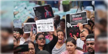 Read more about - R G Kar | দুপুর ২টোর মধ্যে কত জন জুনিয়র ডাক্তার কাজে যোগ দিলেন? জানতে চেয়ে সরকারি মেডিক্যাল কলেজ হাসপাতালের অধ্যক্ষকে চিঠি স্বাস্থ্যভবনের