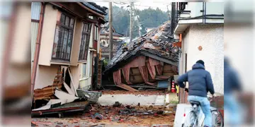 Read more about - Japan Earthquake । জাপানে ভূমিকম্প! রিখটার স্কেলে মাত্রা উঠলো ৭.১! জারি সুনামির সতর্কতাও