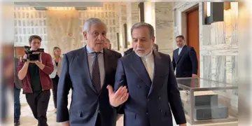 Read more about - US-Iran Meeting | পরমাণু পরিকল্পনা নিয়ে আমেরিকার সঙ্গে দ্বিতীয় দফার বৈঠকে বসলো ইরান! তবে কি গলছে বরফ?