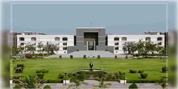 Read more about - Gujarat High Court | ফের "বোমা-হুমকি"  গুজরাট হাই কোর্টে! ইমেল পেয়েই তল্লাশি চালাচ্ছেন পুলিশ ও ডগ স্কোয়াড
