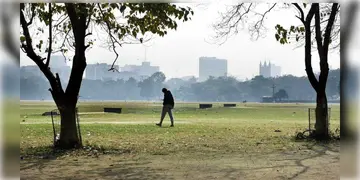 Read more about - Weather Update ।  শীত বাড়ছে মহানগরে, একনজরে দেখে নিন কলকাতার আজকের আবহাওয়া আপডেট
