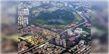 Read more about - Kolkata Airport | আমেদাবাদের ঘটনা কলকাতার জন্য ‘অ্যালার্মিং’! বাগুইআটি-কৈখালিতেও হতে পারে বড়ো দুর্ঘটনা?