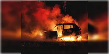 Read more about - Burdwan । চারচাকায় আগুন লেগে ঝলসে গেল চার শিশু, মর্মান্তিক ঘটনার সাক্ষী থাকল পানাগড়