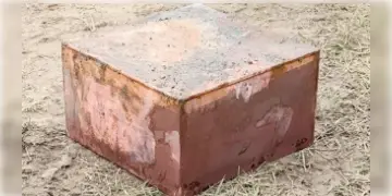 Read more about - 'যুদ্ধের স্মৃতিচিহ্ন' ভার্জিনিয়ায় ১৩০ বছরের পুরোনো বাক্স উদ্ধার