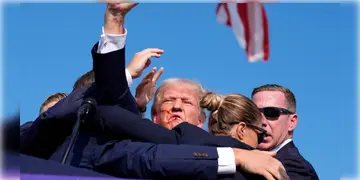 Read more about - Donald Trump Attack | ট্রাম্পকে লক্ষ্য করে হামলার ঘটনায় ইরানের যোগ? হামলার আগেই এসেছিলো ট্রাম্পকে 'হত্যা' করার খবর