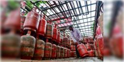 Read more about - LPG Price | 'অনেক দেশের তুলনায় কম', ভারতে LPGর দাম ফের বৃদ্ধি হতেই দাবি কেন্দ্র সরকারের!