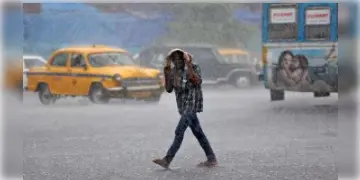 Read more about - মহানগরে রয়েছে কালবৈশাখীর সম্ভাবনা, রাজ্যজুড়ে বৃষ্টির পূর্বাভাস জানাল আবহাওয়া দপ্তর