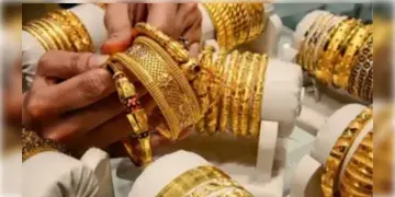 Read more about - Gold Rate Today | হঠাৎ কমল সোনার দাম, মধ্যবিত্তের মুখে হাসি! আজ কত দাঁড়ালো রেট?